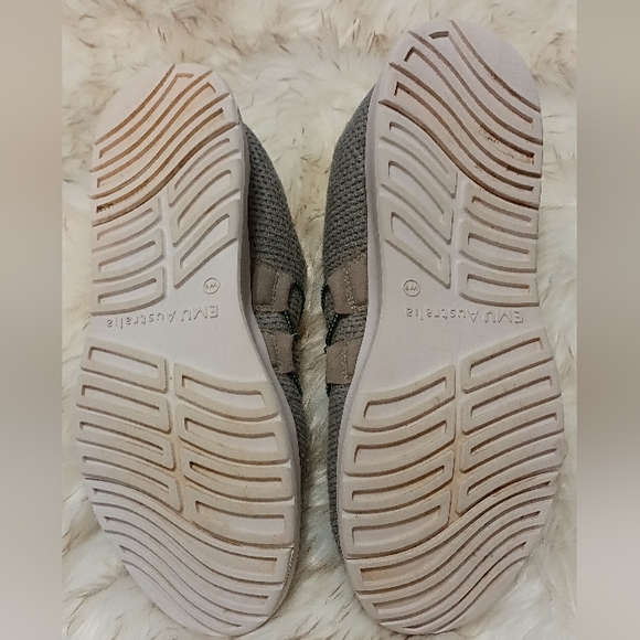 Shoes - Picture 6 of 8